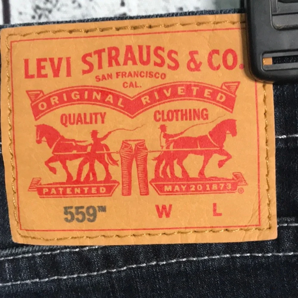 NWT Levi’s jeans 559 relaxed big W 56 x L 28